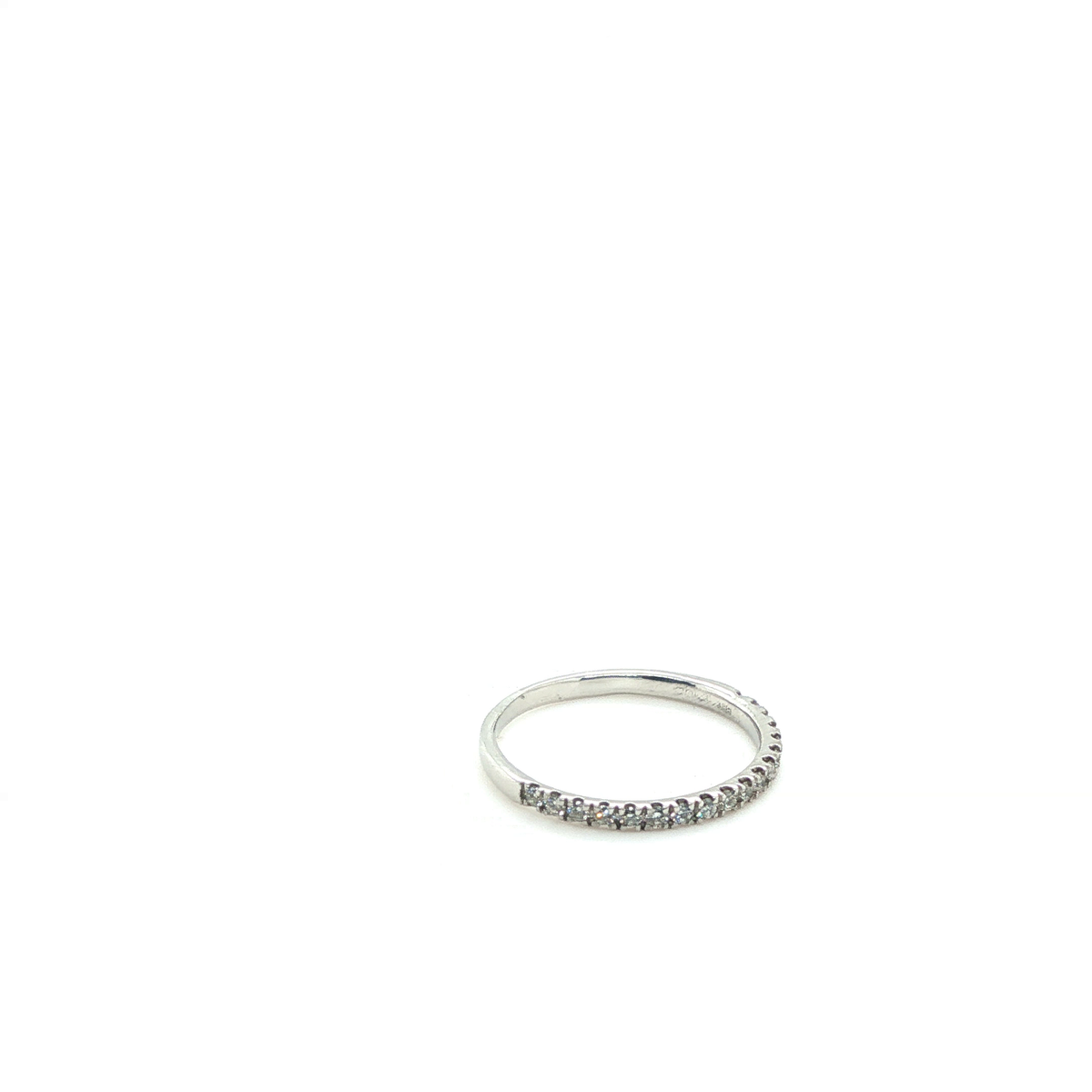 Classic Round Brilliant Diamond Eternity Ring in High-Polish Platinum