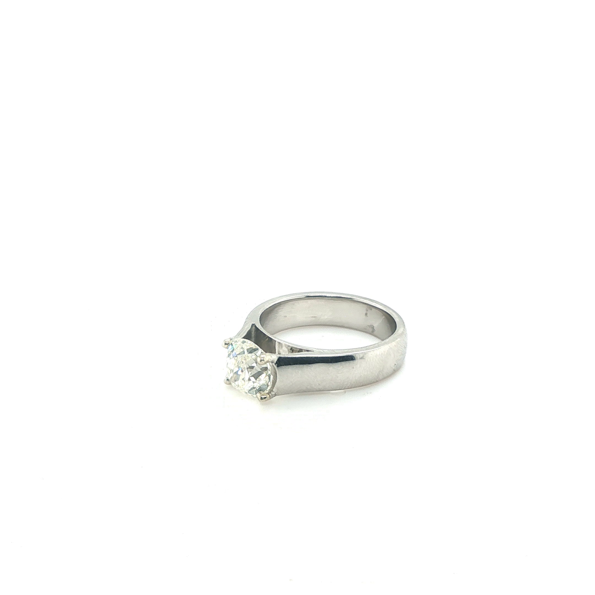 Classic Round Brilliant Diamond Solitaire Ring in Polished Platinum