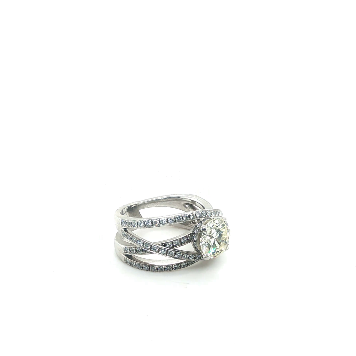 Classic Round Brilliant Cut Diamond Solitaire Ring in Polished Platinum