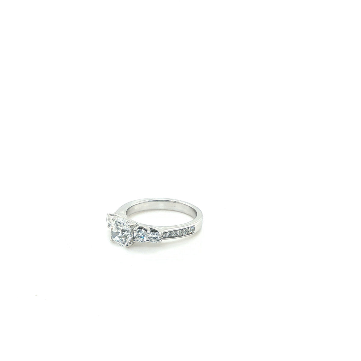 Round Brilliant-Cut Diamond White Gold Engagement Ring with Graduated Side Stones