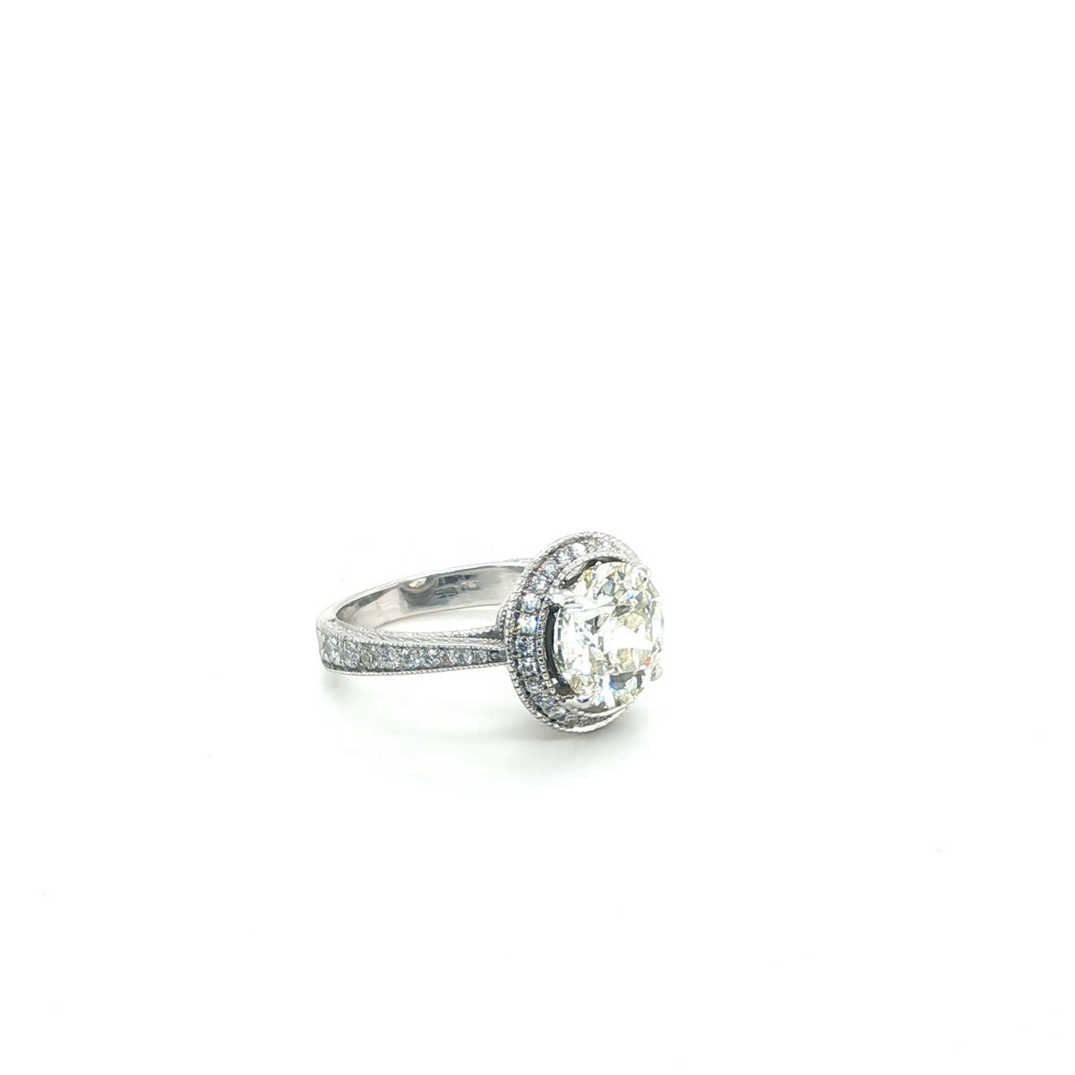 Round Brilliant Diamond Halo Engagement Ring in White Gold