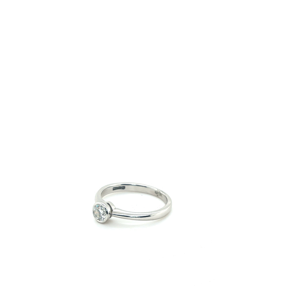 Round Brilliant Diamond Bezel Solitaire Ring in Platinum