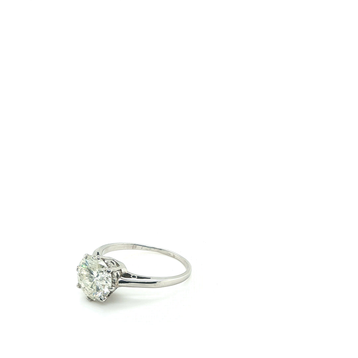 Round Brilliant Cut Diamond Solitaire Ring in Platinum