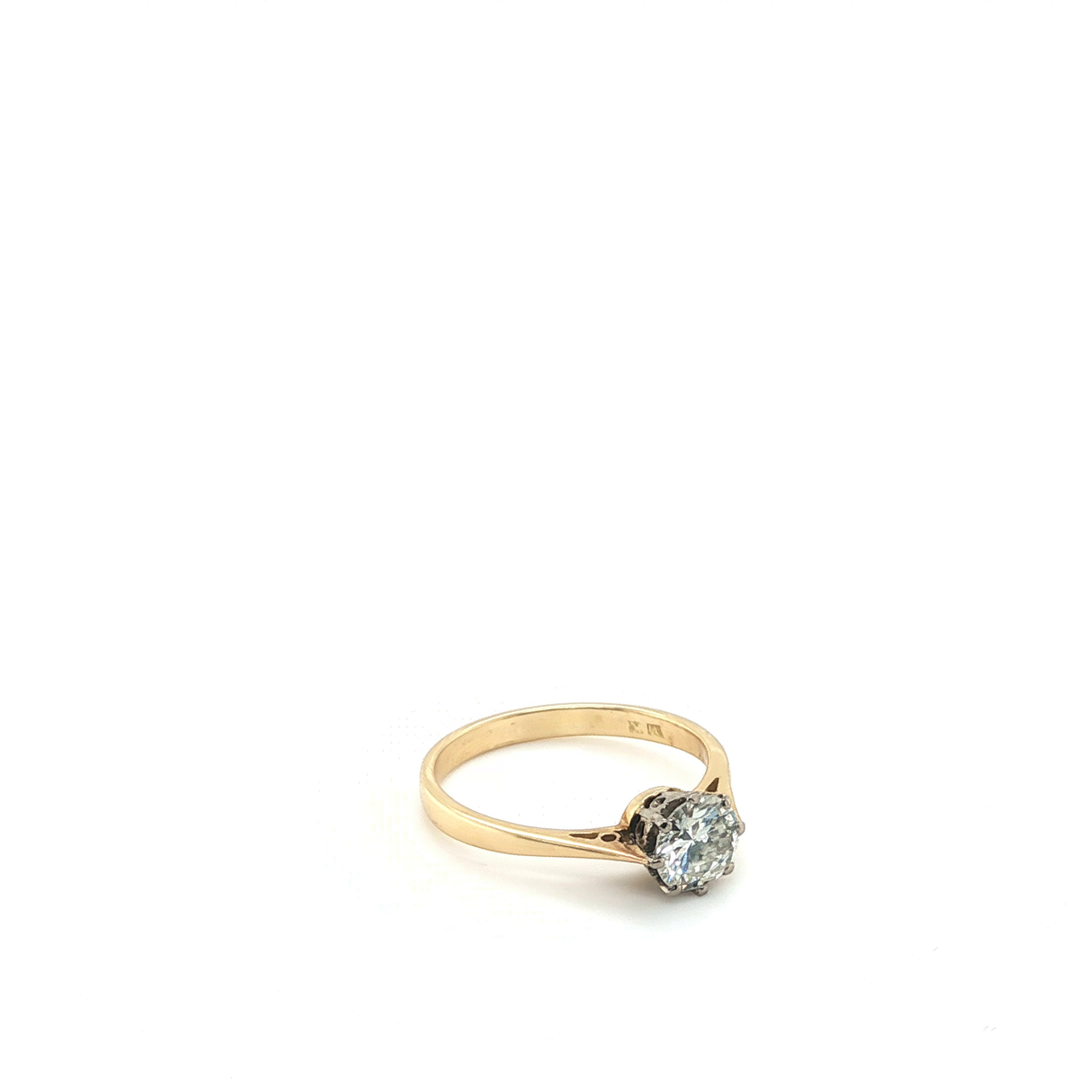 Round Brilliant Cut Diamond Solitaire Ring in Yellow Gold
