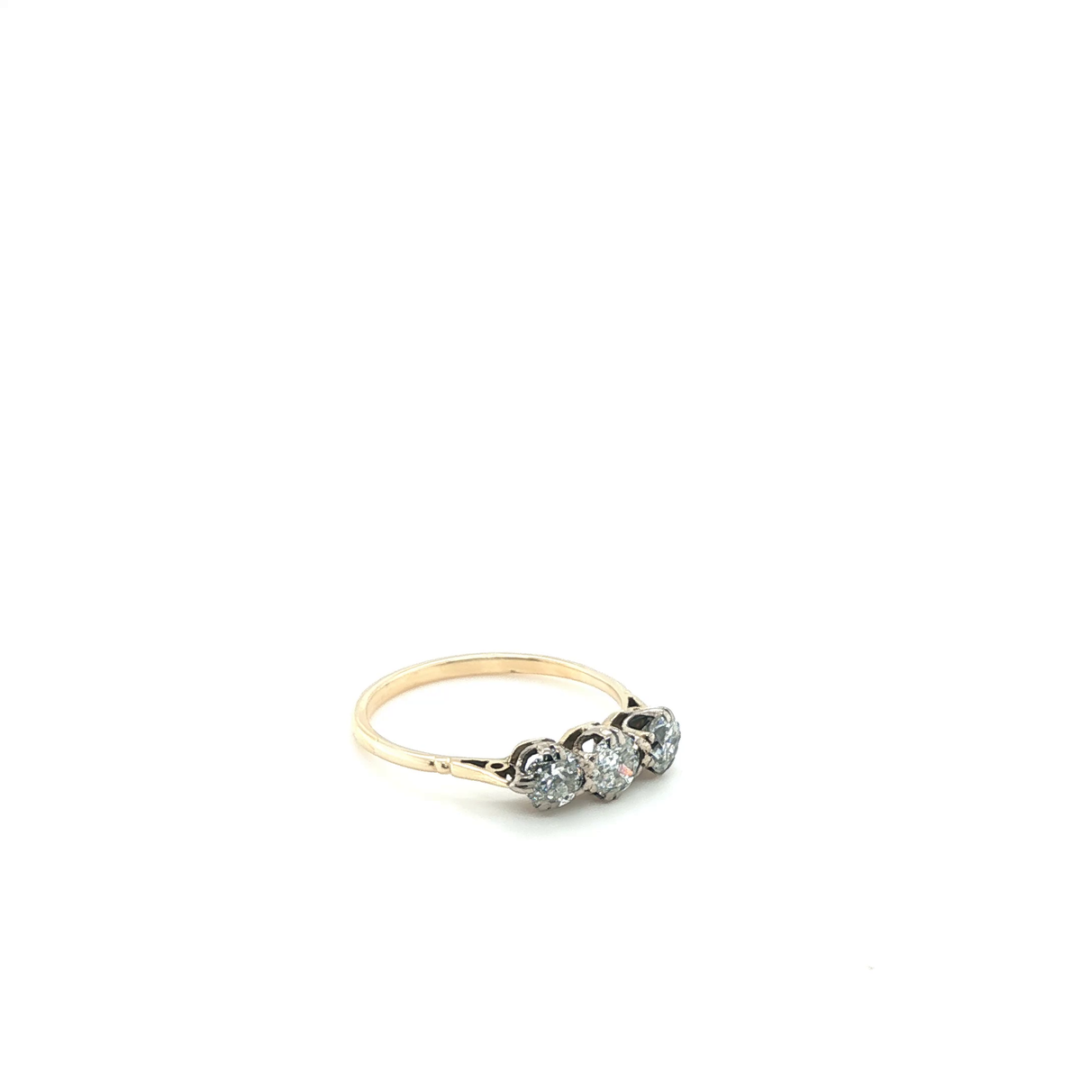 Three-Stone Round Brilliant Cut Diamond Trilogy Ring in Yellow Gold
