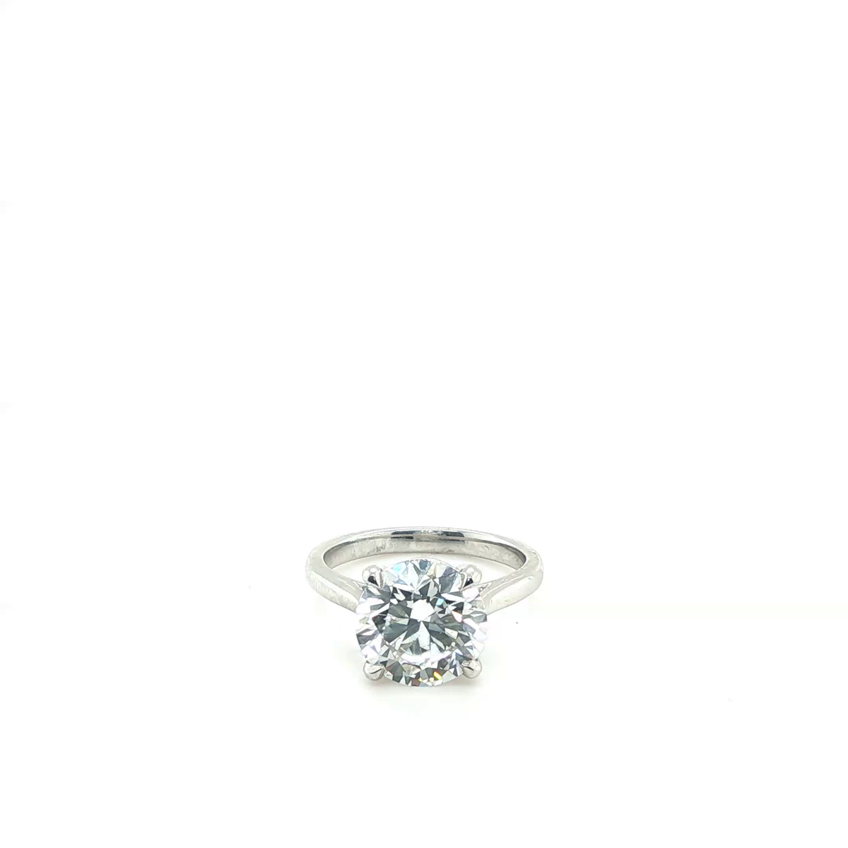 Round Brilliant Cut Lab-Grown Diamond Solitaire Ring in Platinum