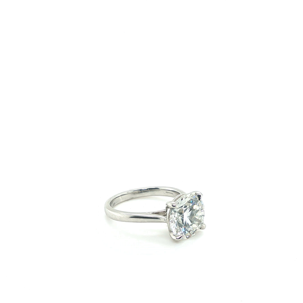 Round Brilliant Cut Lab-Grown Diamond Solitaire Ring in Platinum
