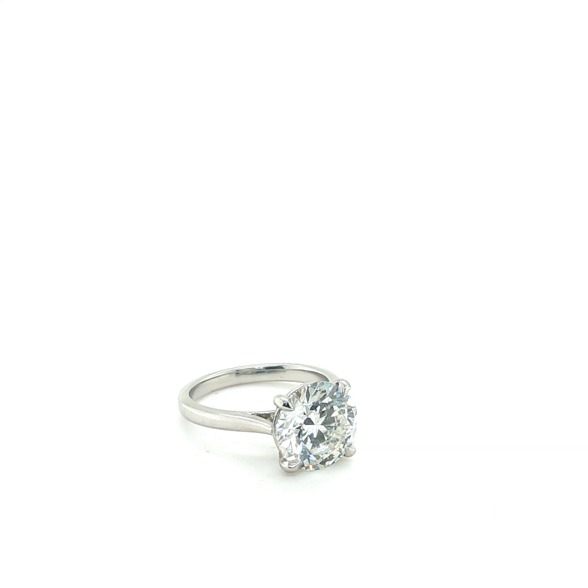 Classic Round Brilliant Lab-Grown Diamond Solitaire Ring in Platinum