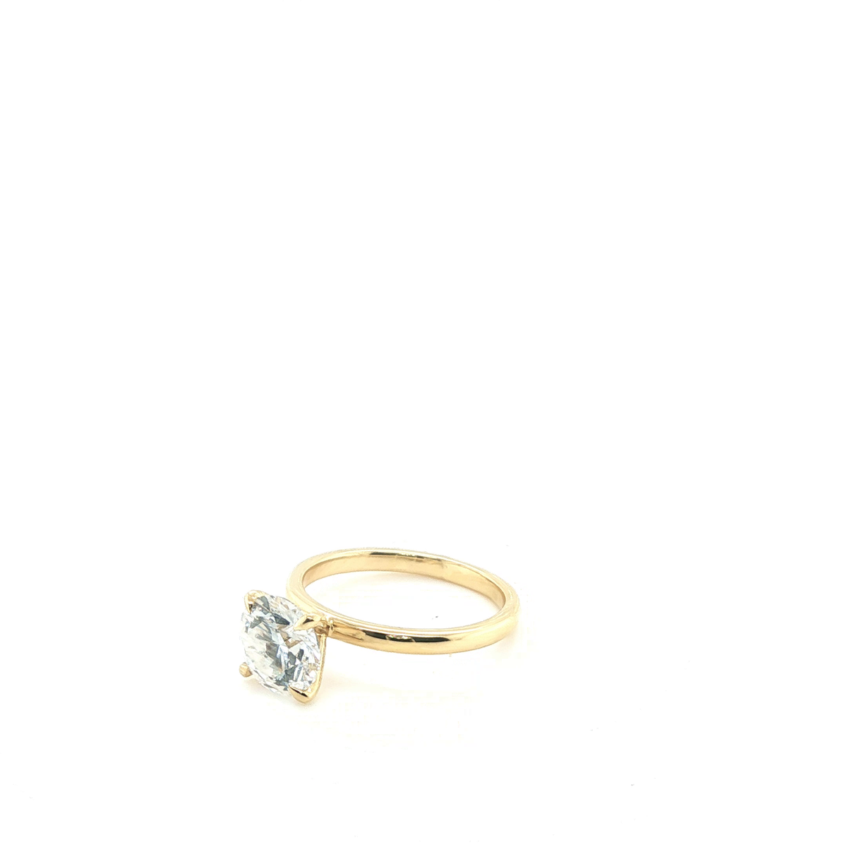 Round Brilliant Cut Lab-Grown Diamond Solitaire Ring in Yellow Gold