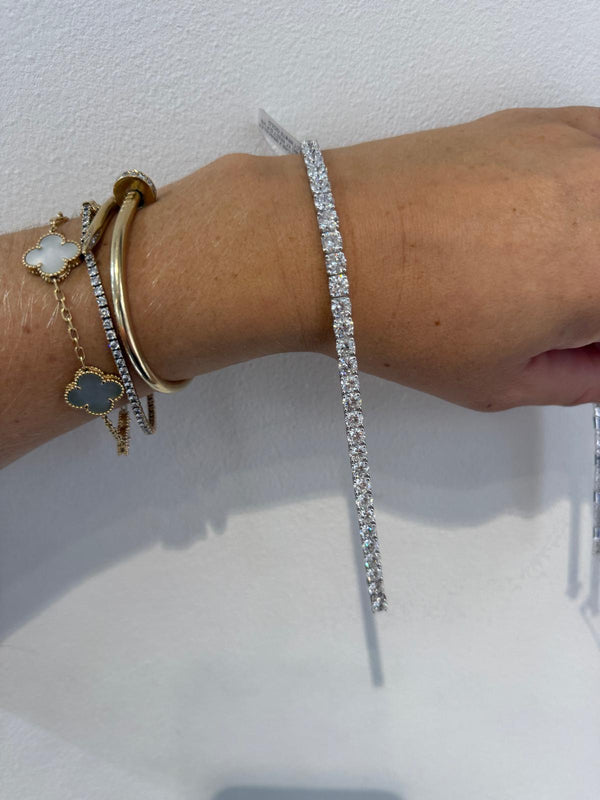 Lab-grown round brilliant diamond tennis bracelet in 9ct white gold